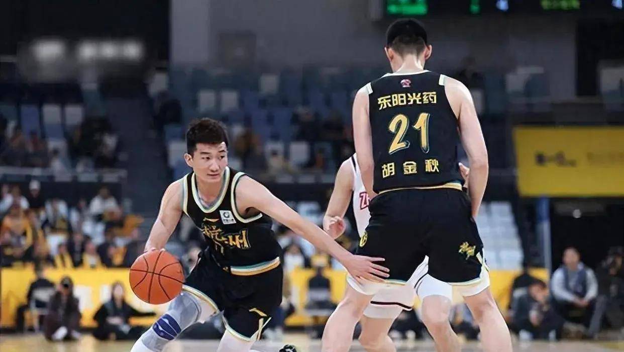 开云中国-德罗巴重返赛场，最后时刻胜出首场状态出色，湖人观众沸腾！-开云中国