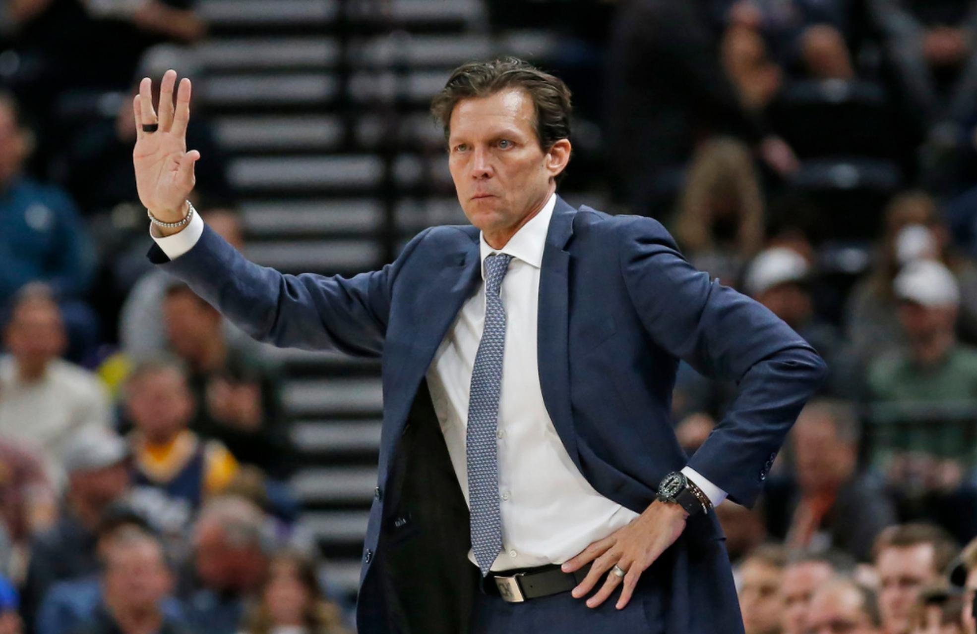 开云中国-Ming遭遇十二持续失利，老鹰教练压力巨大！赛场气氛高涨-开云中国